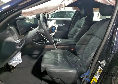 2023 BMW I7 xDrive60 z USA, uszkodzony, nr VIN WBY53EJ03PCL63716